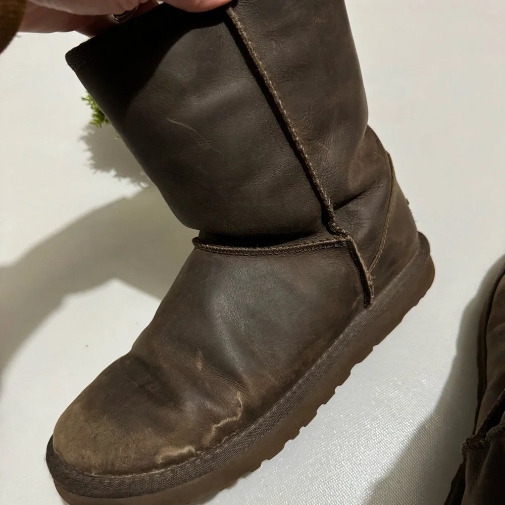 UGG Classic Shirt Boots Brown Oiled Leather Sheepskin Shearling 1005093 Size 8‎